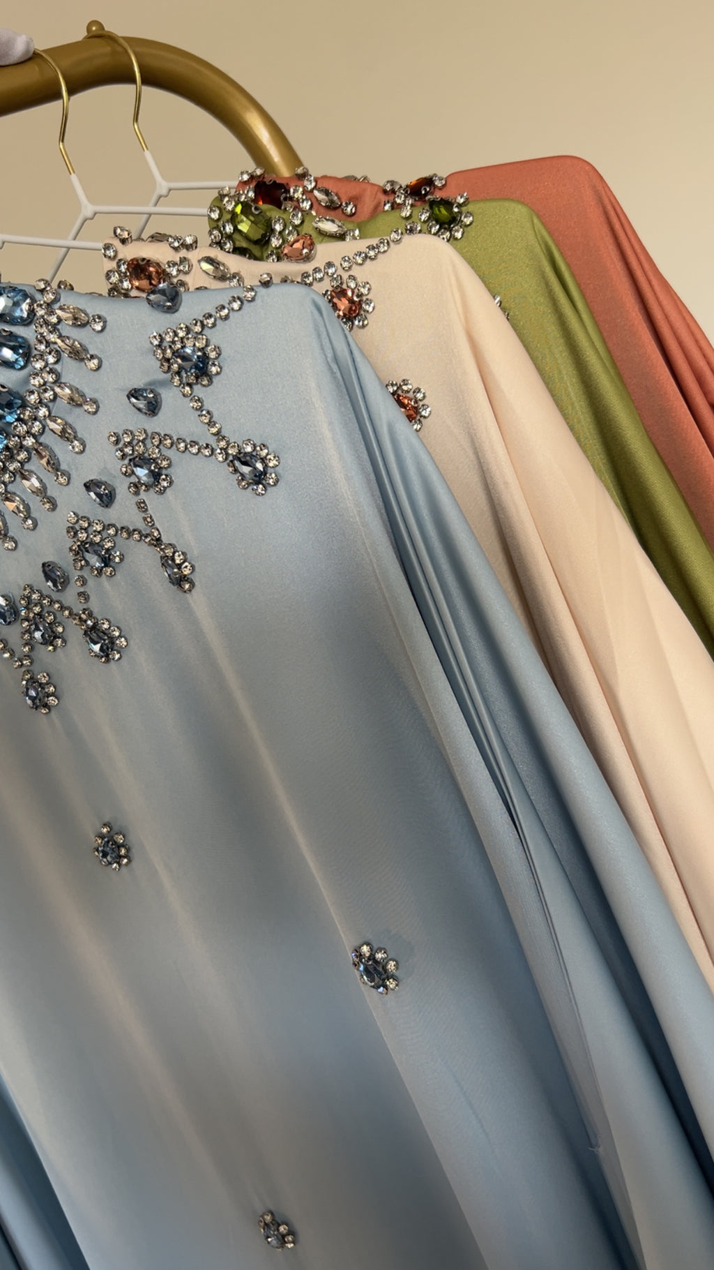 ABAYA LUXE COL GARNI